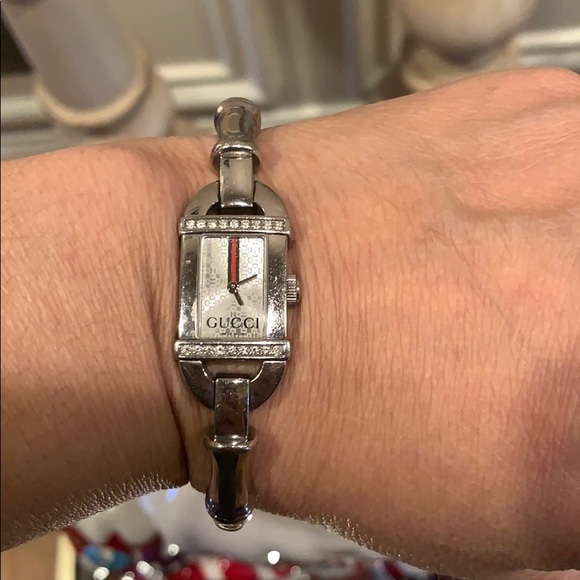 Gucci 6800L Diamond Watch - Picture 2 of 7